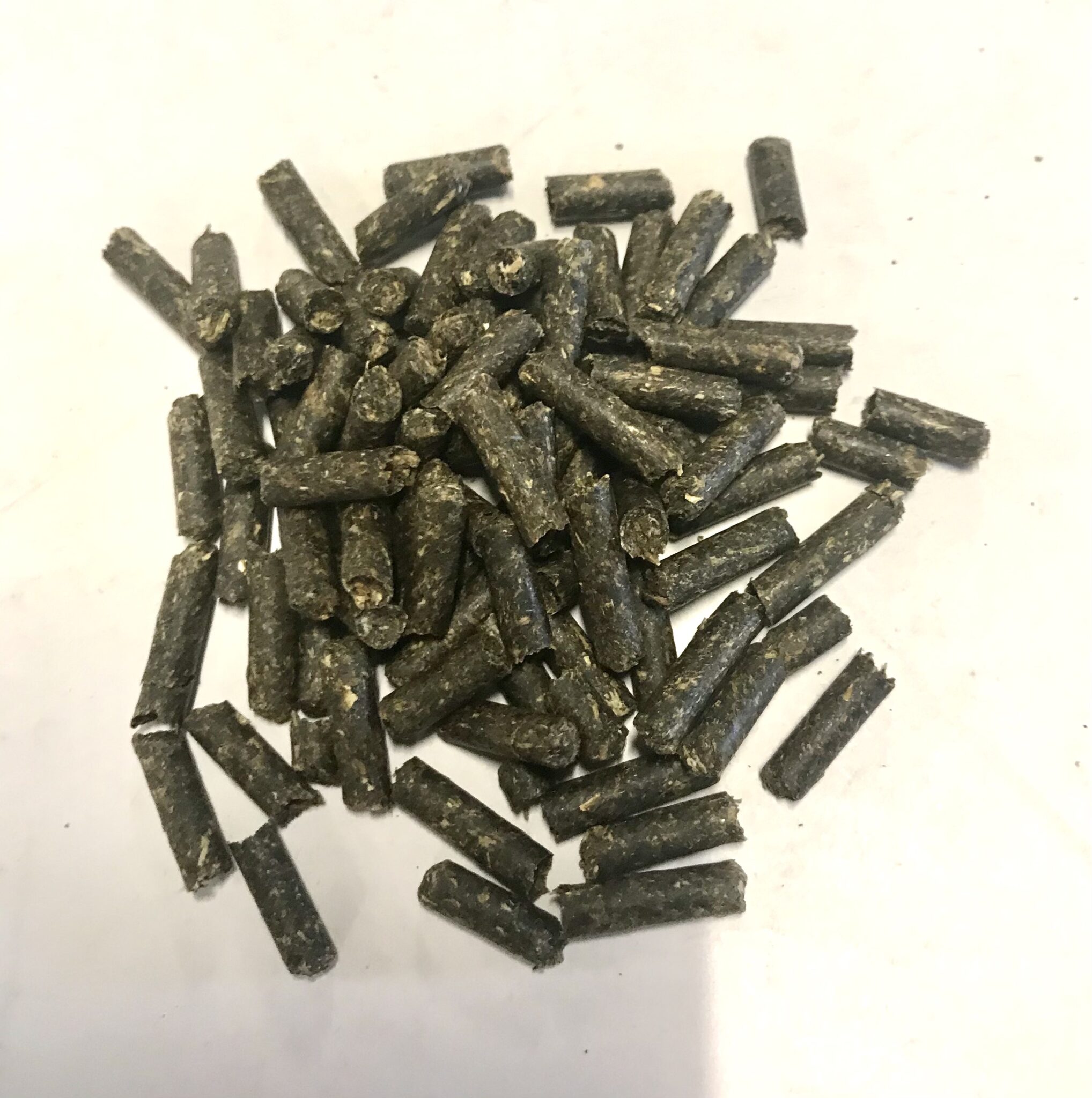 Luzerne Pellets Futterbox